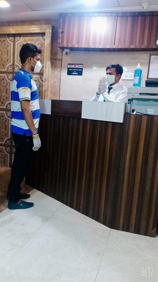 Hotel Alfa International Near Nanavati Hospital Mumbai Near Airport Mumbai Near Juhu Beach Экстерьер фото