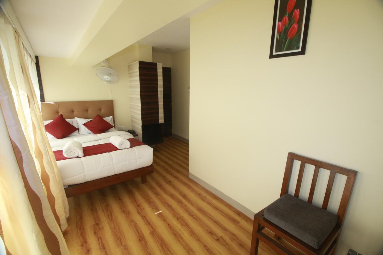 Hotel Alfa International Near Nanavati Hospital Mumbai Near Airport Mumbai Near Juhu Beach Экстерьер фото