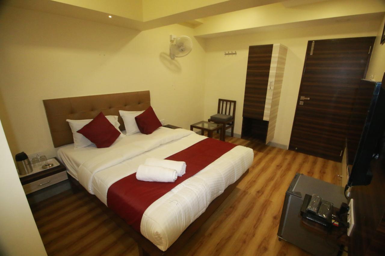 Hotel Alfa International Near Nanavati Hospital Mumbai Near Airport Mumbai Near Juhu Beach Экстерьер фото