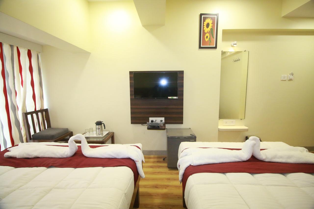 Hotel Alfa International Near Nanavati Hospital Mumbai Near Airport Mumbai Near Juhu Beach Экстерьер фото