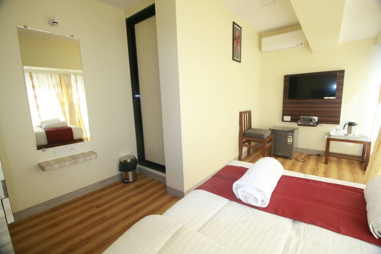 Hotel Alfa International Near Nanavati Hospital Mumbai Near Airport Mumbai Near Juhu Beach Экстерьер фото