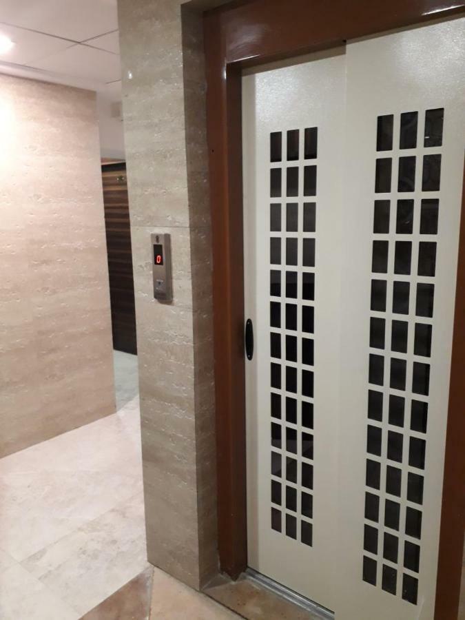 Hotel Alfa International Near Nanavati Hospital Mumbai Near Airport Mumbai Near Juhu Beach Экстерьер фото